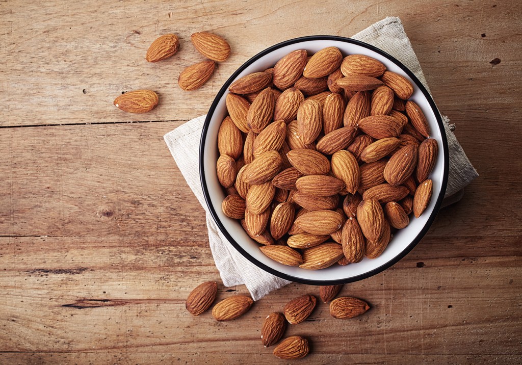 A quantidade ideal de amêndoas que você deve consumir para emagrecer