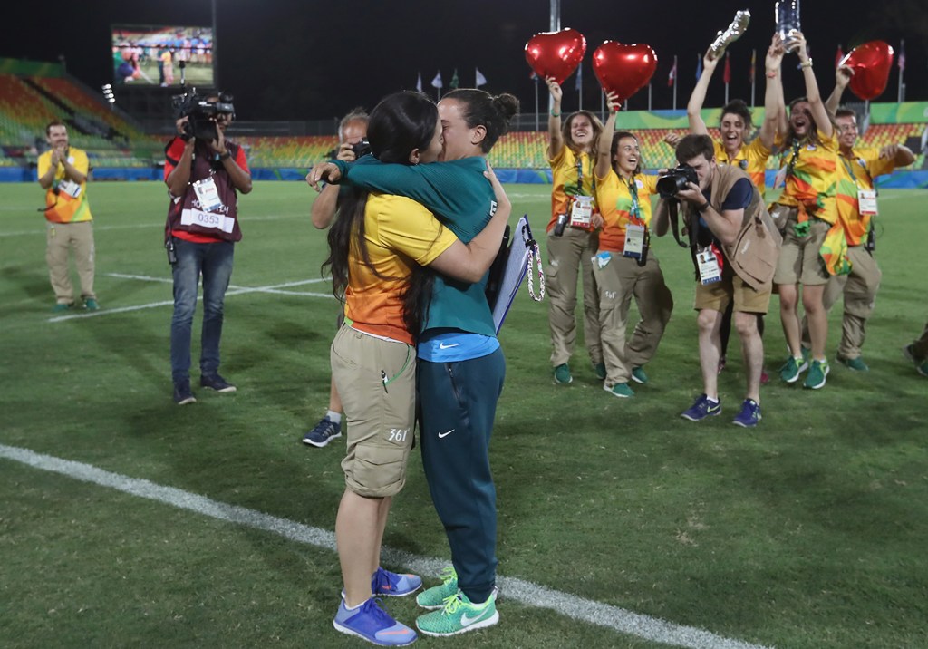 Quem é a atleta do rúgbi que foi pedida em casamento por voluntária das Olimpíadas