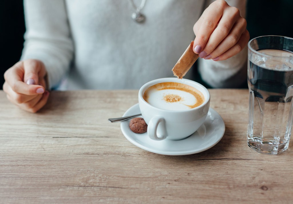 O que é melhor para emagrecer: adoçante ou açúcar?