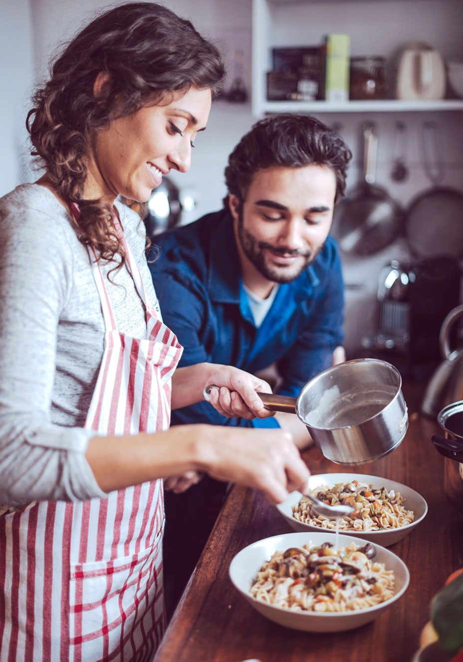 Casais que cozinham juntos são mais felizes (e emagrecem mais!)