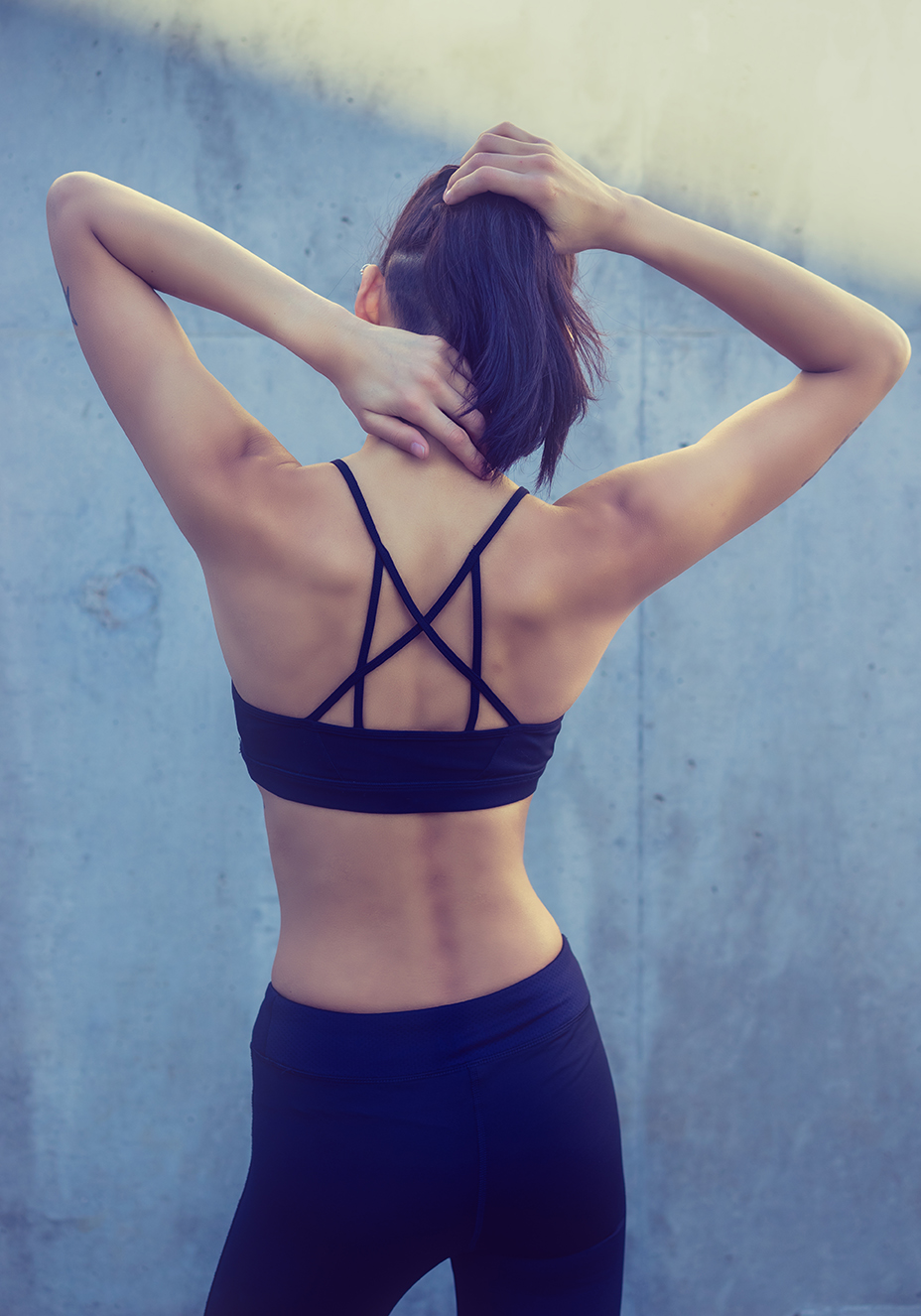 Ganhe costas fortes e bumbum durinho com esse super exercício