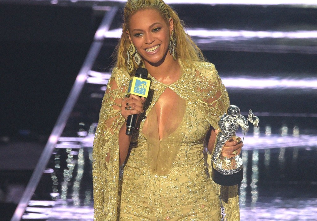 6 famosas que já foram criticadas por suas curvas – e as melhores respostas!