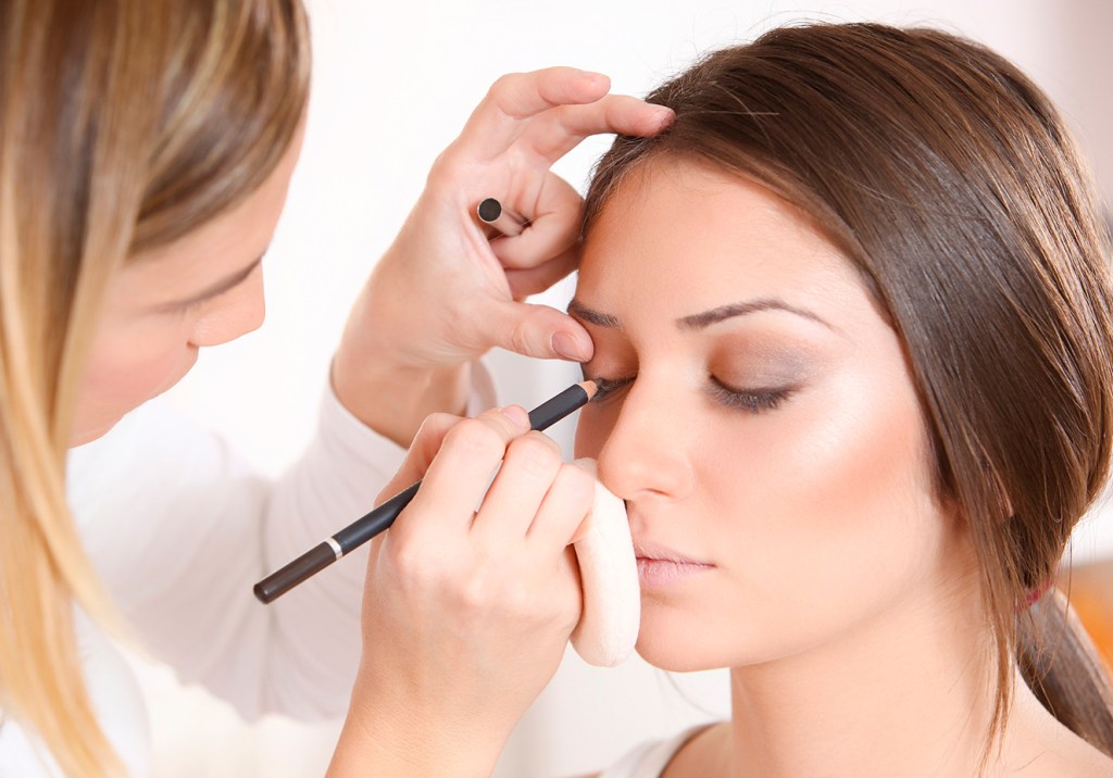 As lojas de make que revertem o valor do serviço em produtos