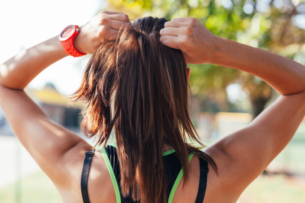 4 truques para cuidar do cabelo se você malha com frequência