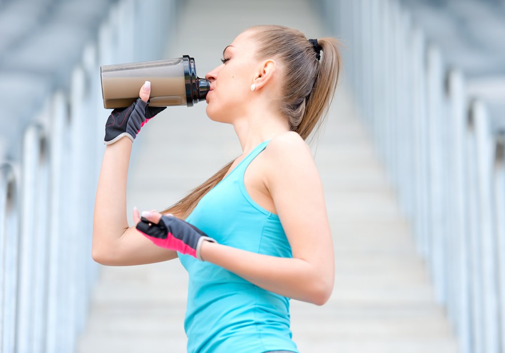 Com colágeno, vitaminas e antioxidantes: os melhores whey protein para ganhar músculos