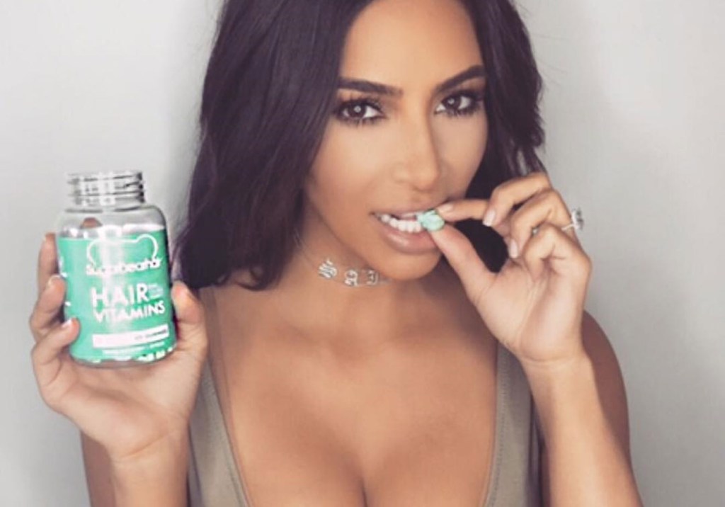 Nova obsessão de Kim Kardashian: pílula para crescimento dos fios funciona?