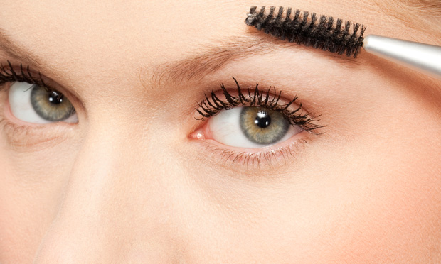 Sobrancelha perfeita com maquiagem