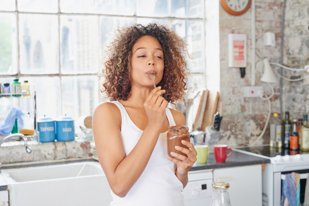 Por que sinto que como mais quando estou em casa?