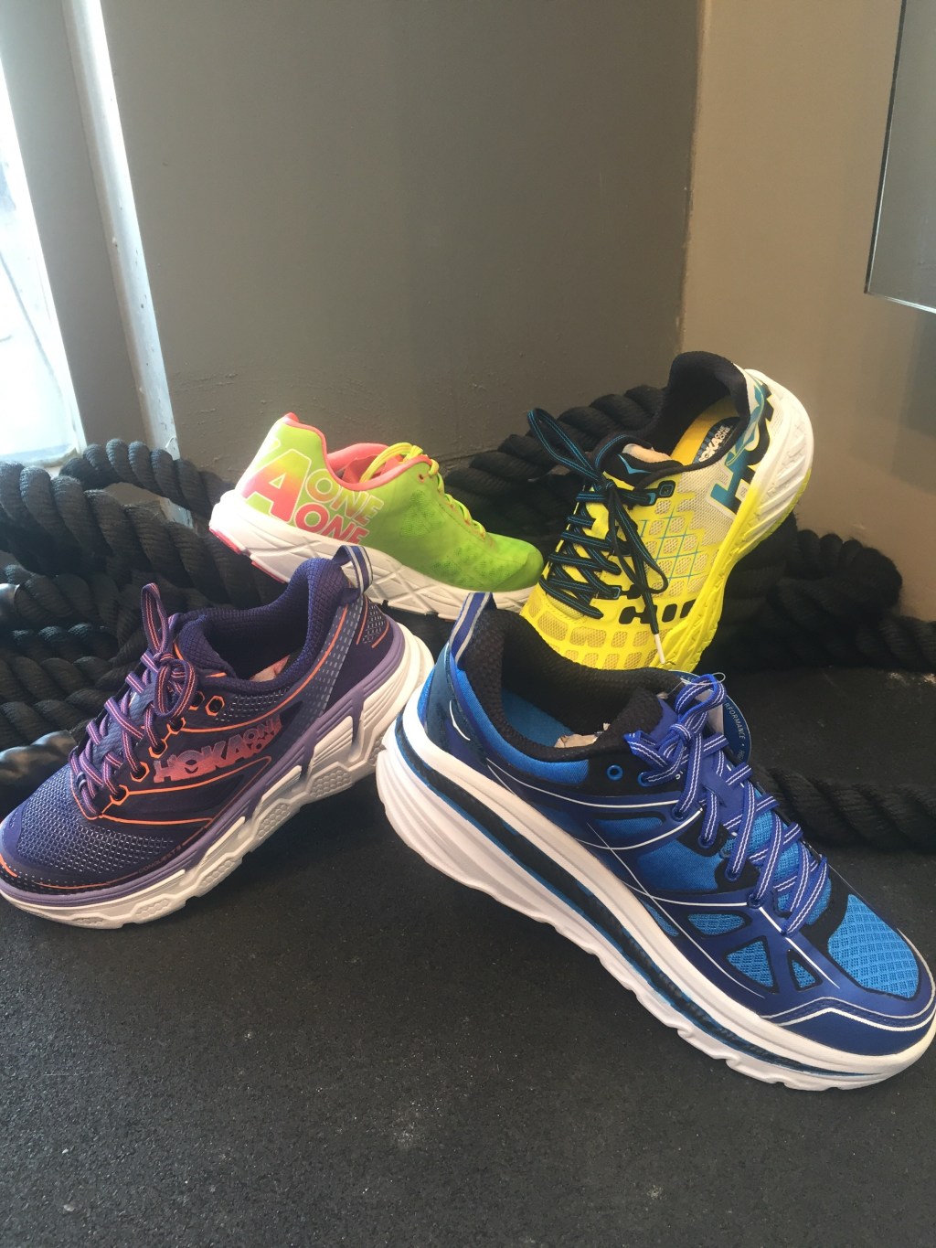 Marca de corrida Hoka One One chega ao Brasil neste mês