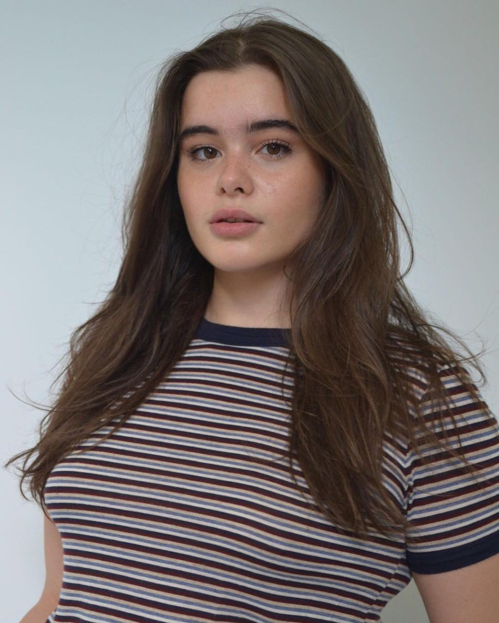 Modelo Barbie Ferreira mostra estrias no abdômen e faz desabafo