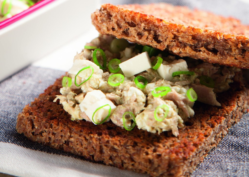 O sanduíche proteico e rico em fibras da marmita de Bella Falconi
