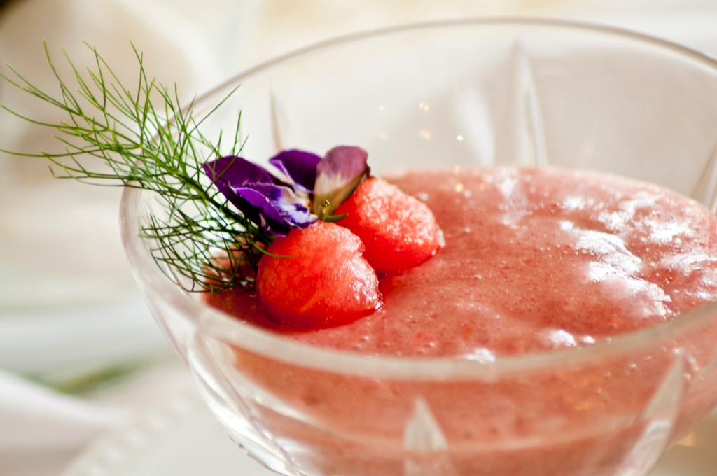 Shake de frutas vermelhas e chia para um lanche detox