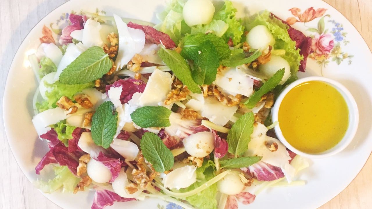 Salada de erva-doce com queijo de cabra e melão