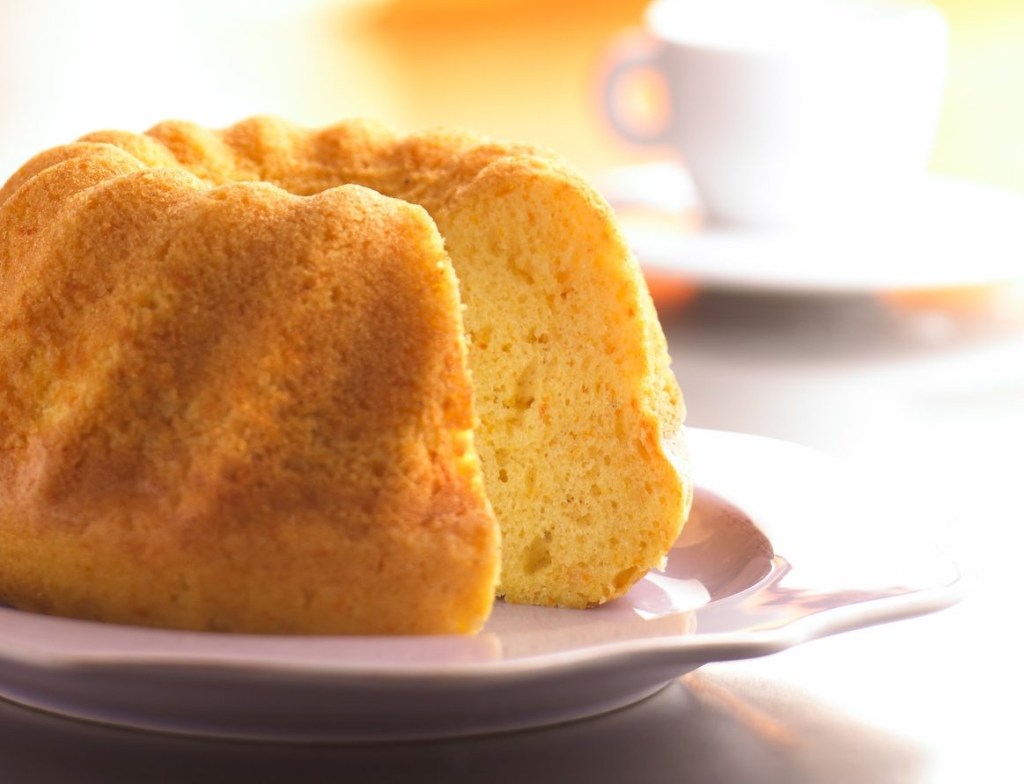 Diminua a ansiedade e o stress com este bolo de fubá terapêutico