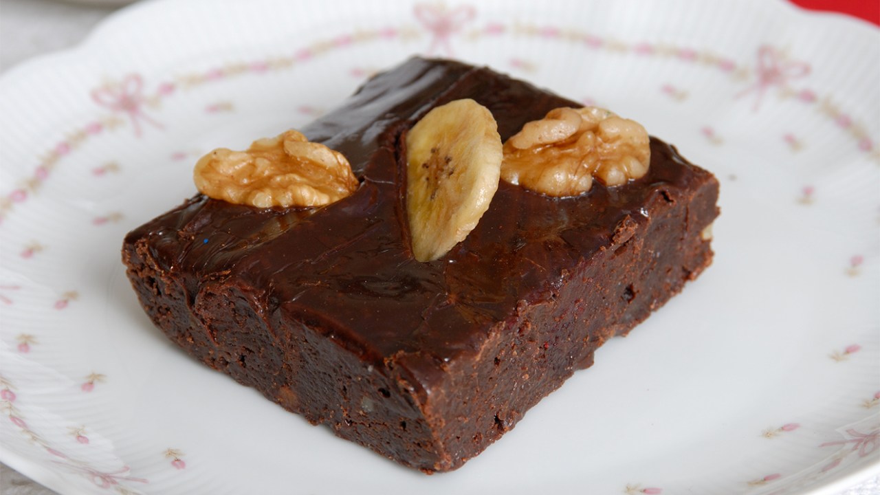 Brownie vegano de banana e nozes