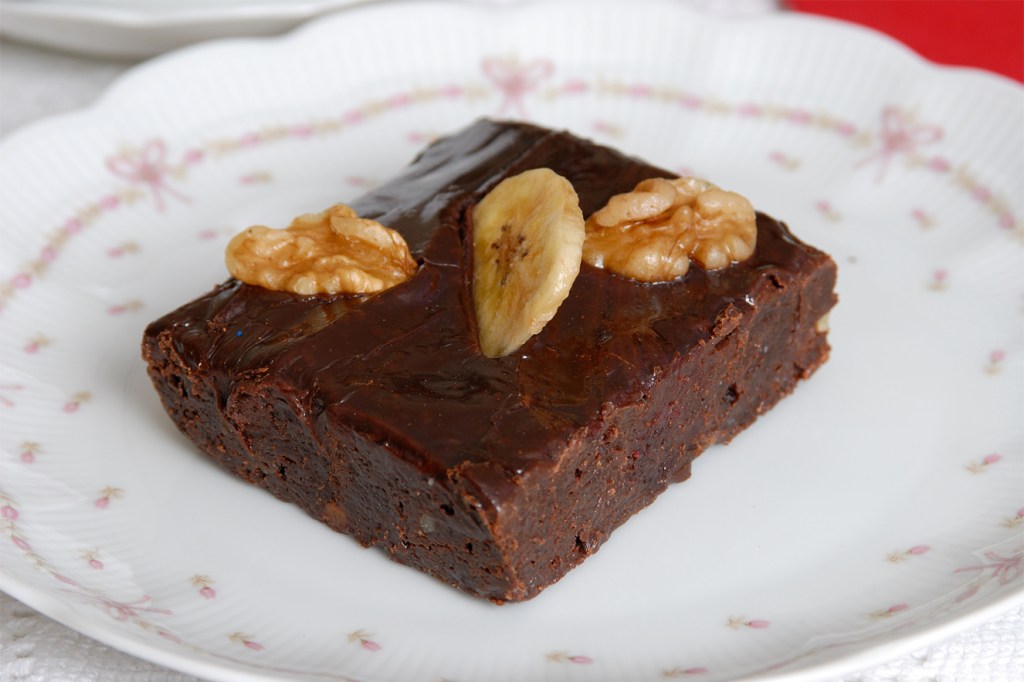 Brownie vegano de banana e nozes