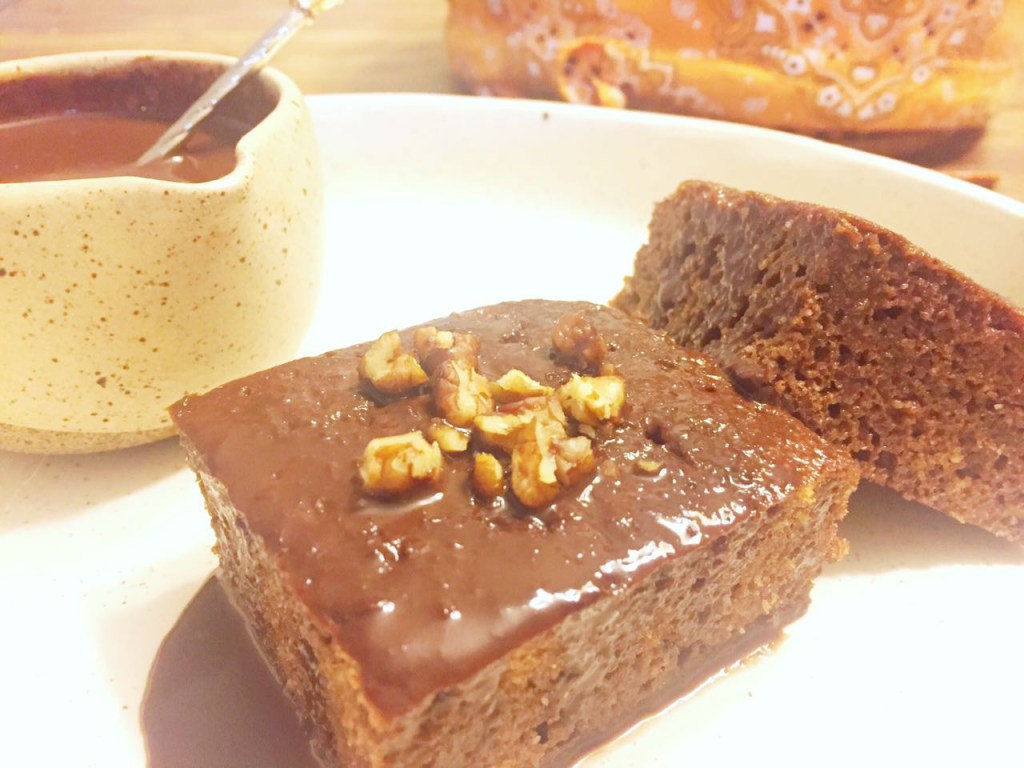 Bolo de chocolate e coco low carb de frigideira