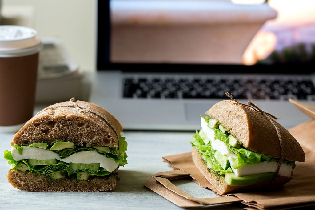 Como preparar uma marmita saudável para treinar na hora do almoço