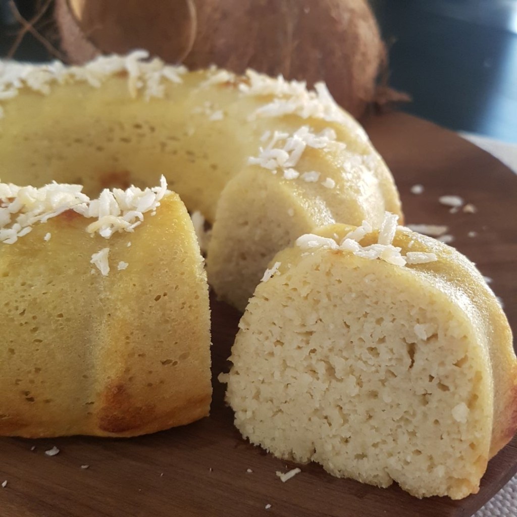 Aprenda a fazer: bolo de coco low carb e sem açúcar