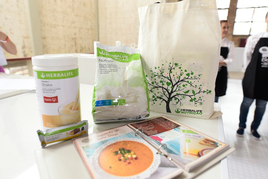 Todos os convidados ganharam um KIT<span> com produtos Herbalife e o livro Coleção Receitas Saudáveis Herbalife Nutrição. </span>