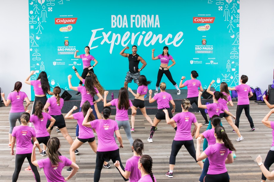 Muito movimento e diversão na aula de Qdance, com Cleber Loureiro Muito movimento e diversão na aula de Qdance, com Cleber Loureiro