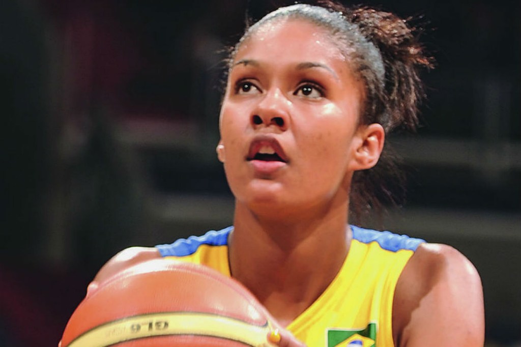 Atleta da seleção de basquete conta como o esporte mudou sua vida