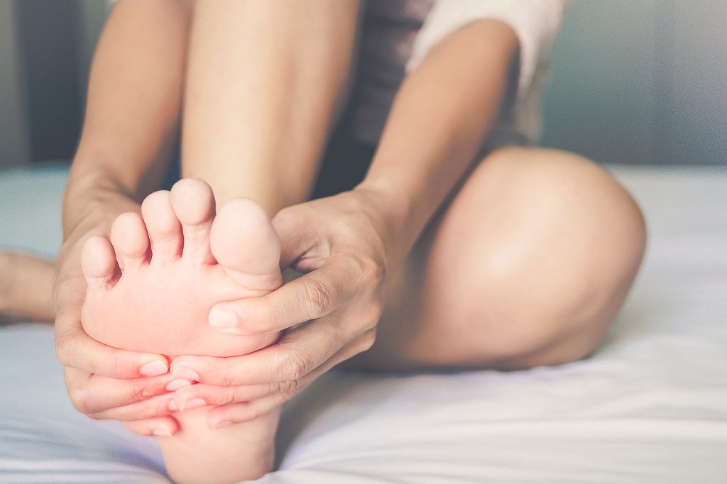 3 sinais importantes que seus pés podem dar sobre sua saúde