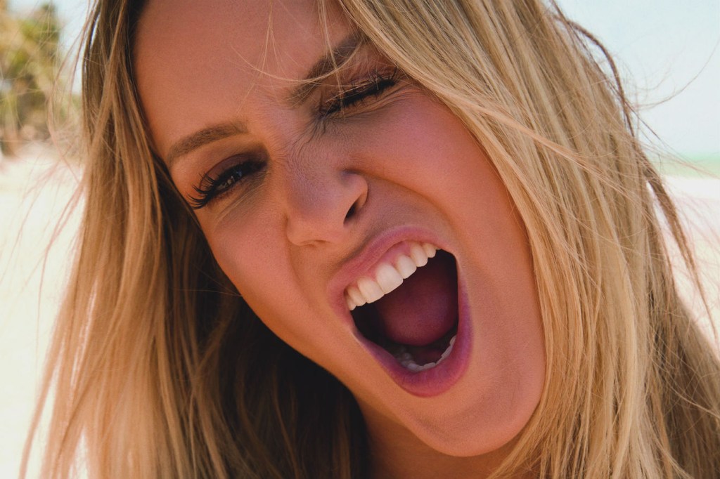 Claudia Leitte revela cuidados para manter pele e cabelo jovens