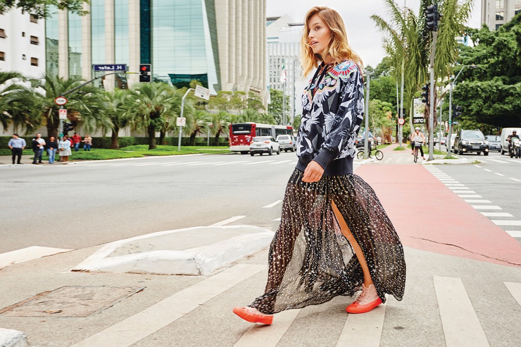 5 looks estilosos para usar moletom em diversas ocasiões