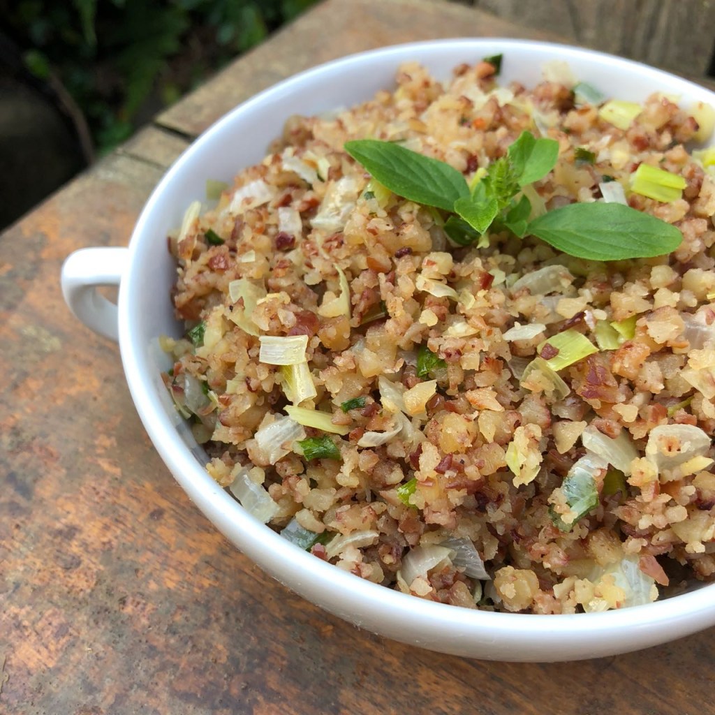 Receita de festa junina: farofa de pinhão e alho-poró