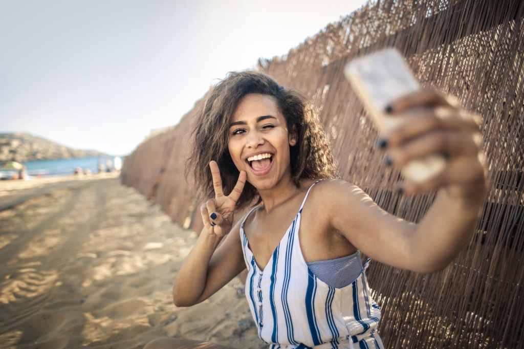 Selfies fazem seu nariz parecer 30% maior do que ele é, diz estudo