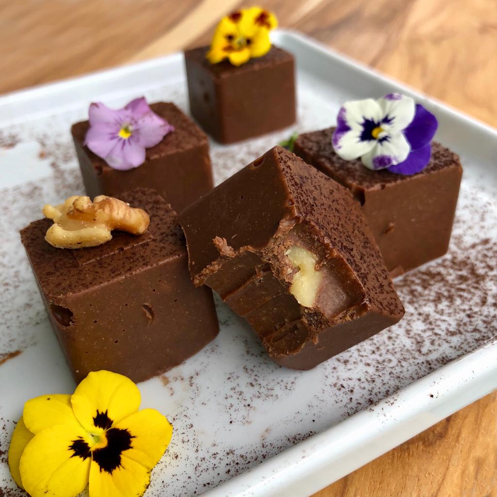 Receita: aprenda a fazer este fudge low carb com pasta de amendoim