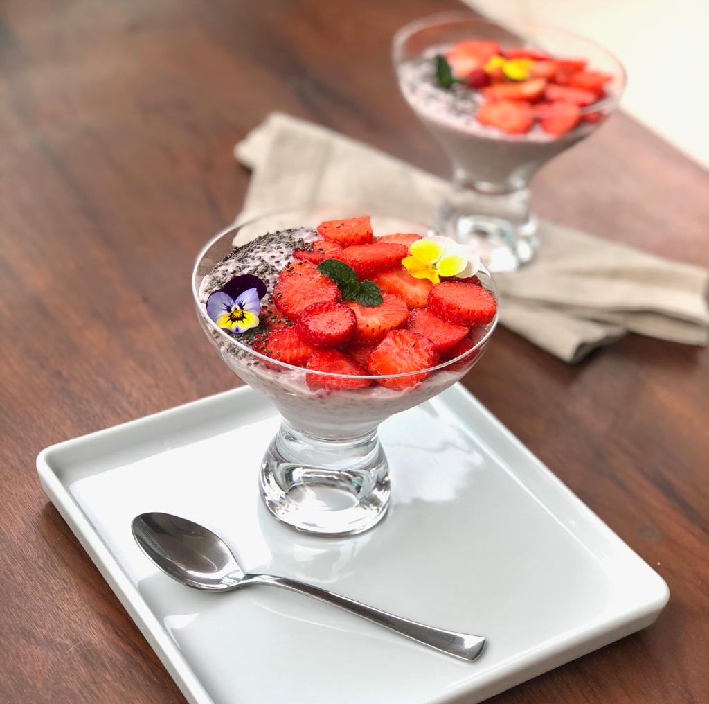 Pudim proteico de morango com chia é uma ótima opção de pós-treino