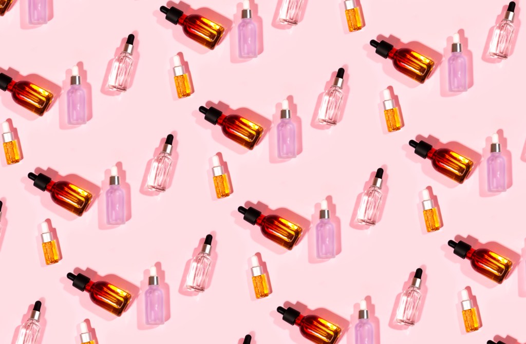 Esfoliantes ácidos para o rosto: as vantagens e os perigos do produto