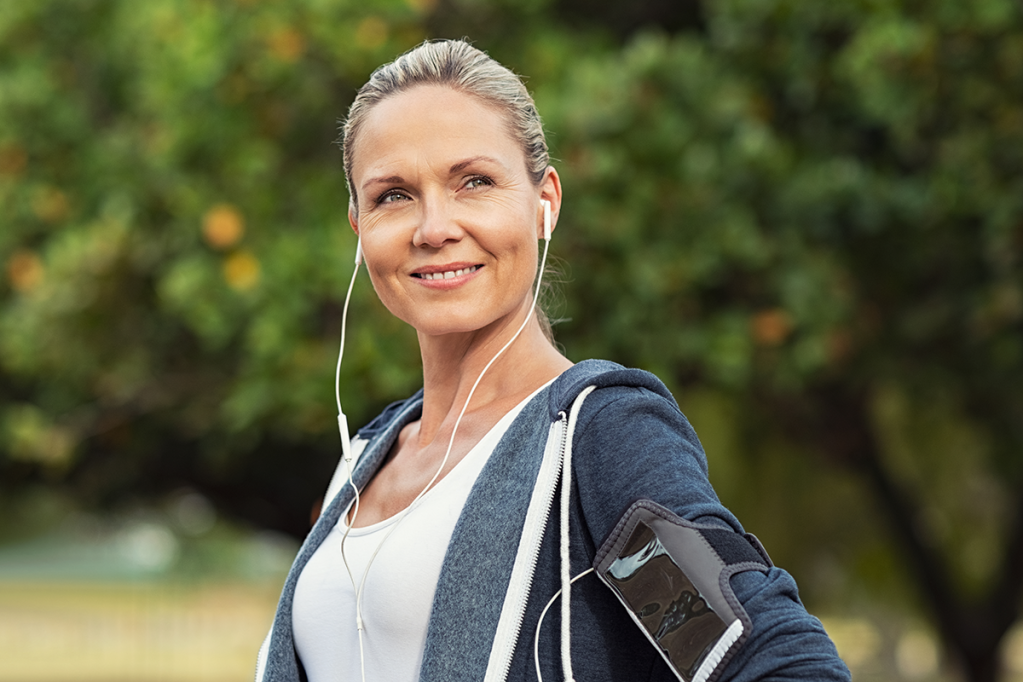 Mulher praticando exercício físico