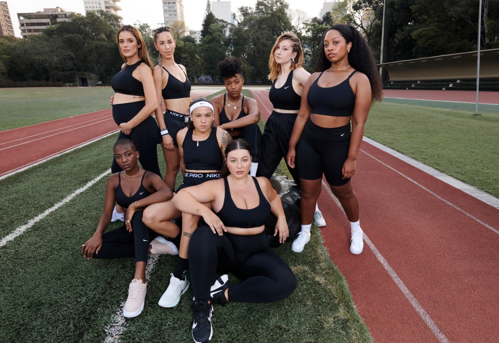 210908_NIKE_SPORTSBRA_43350 top nike