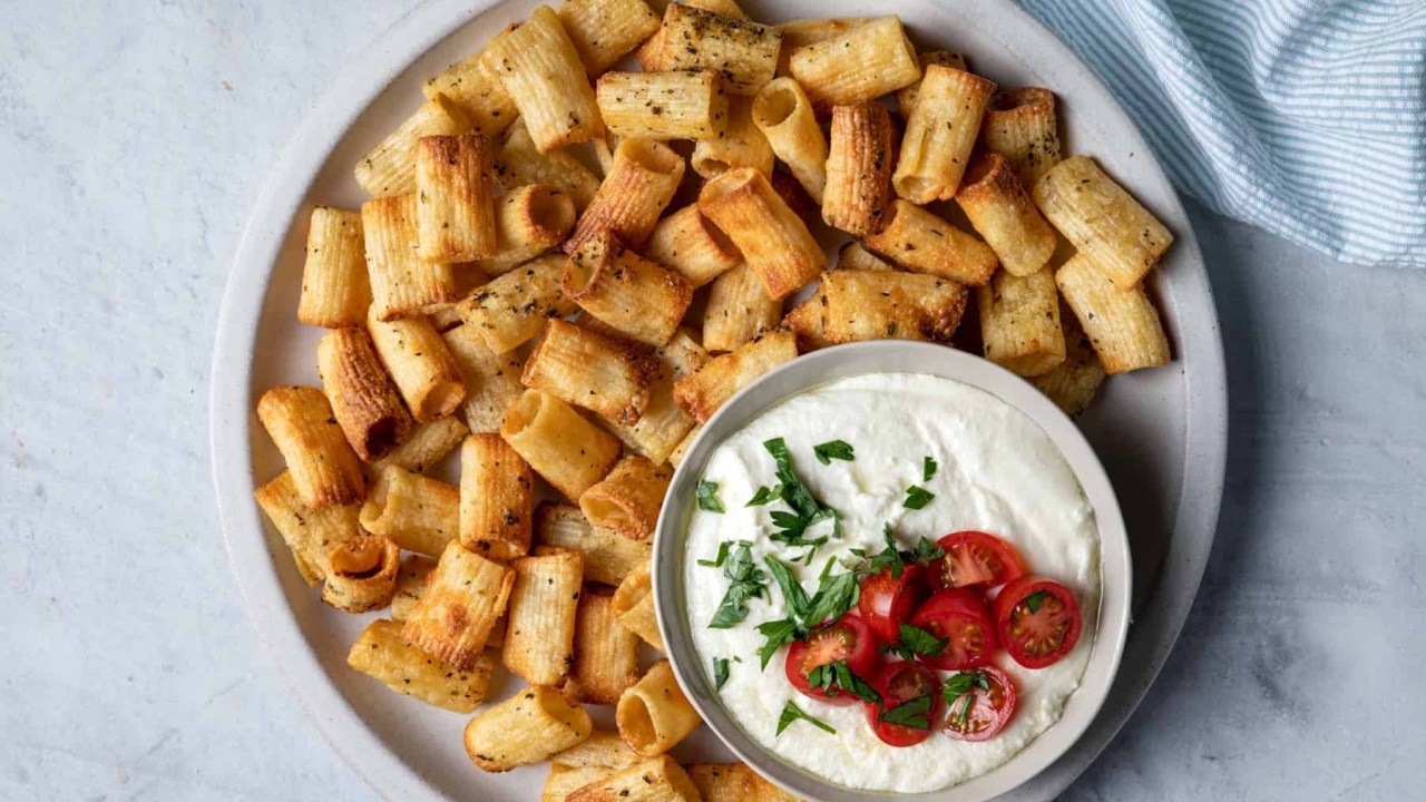 chips de macarrão na airfryer