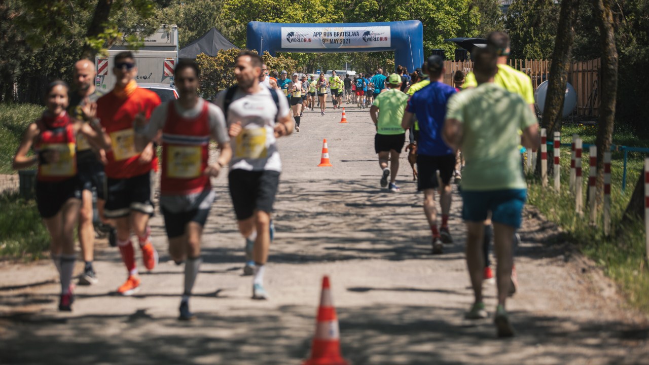 Participantes na Wings For Life World Run na Eslováquia