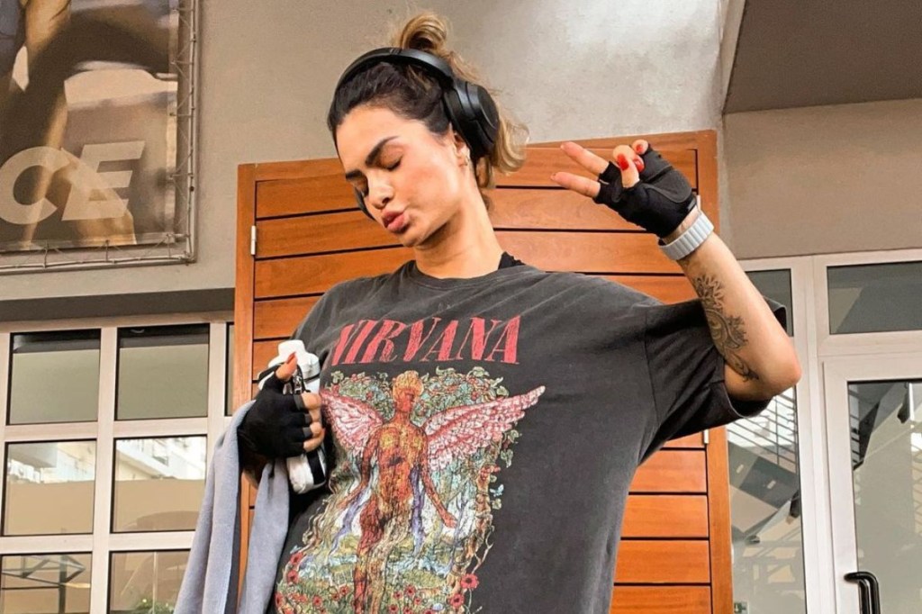 Kelly Kelly treina panturrilha. Qual a importância de fortalecer a região?