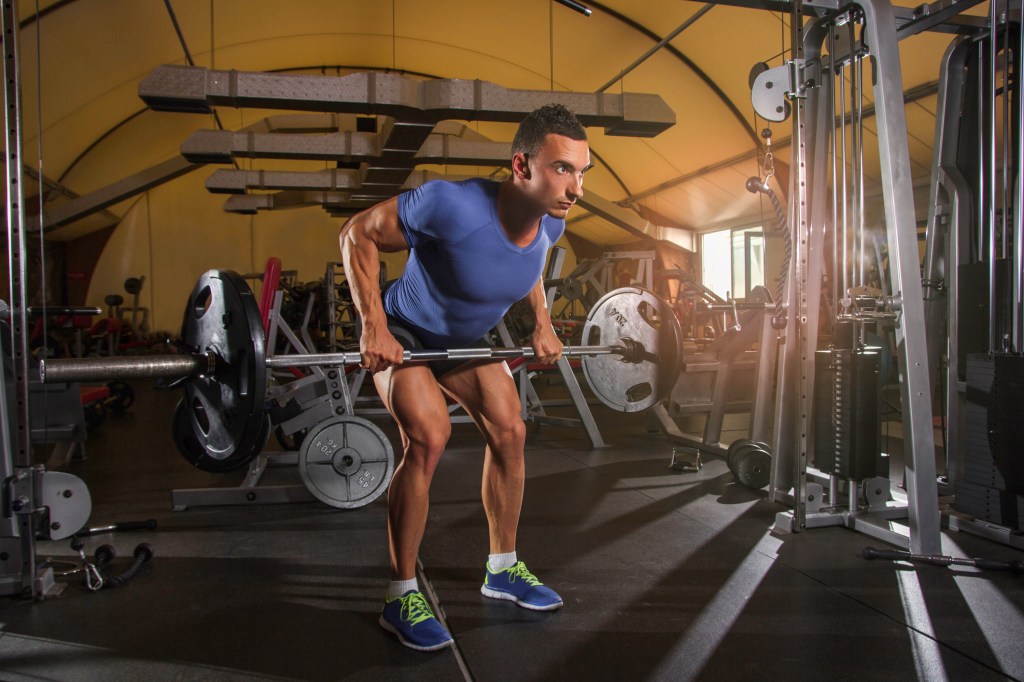 Remada curvada: como fazer sem machucar a lombar