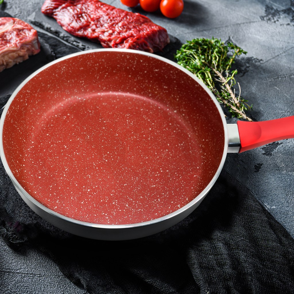 Panela com revestimento Redstone: o que é e benefícios