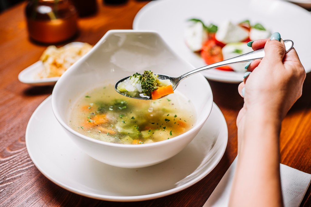 Veja o que é preciso para fazer uma sopa nutritiva