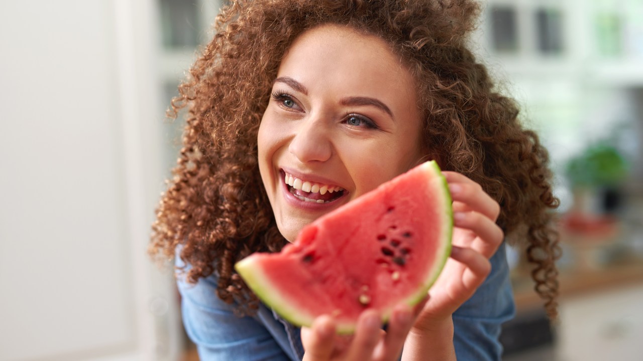 Entenda como os alimentos podem ajudar a amenizar as olheiras