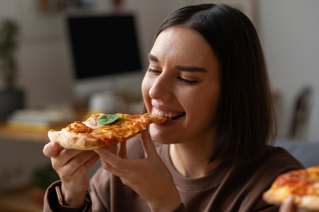 Entenda como o cérebro funciona quando comemos pizza