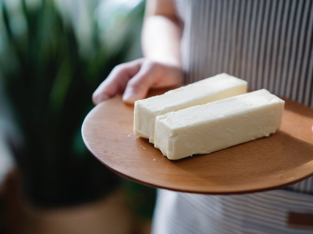 É mais saudável consumir margarina ou manteiga?