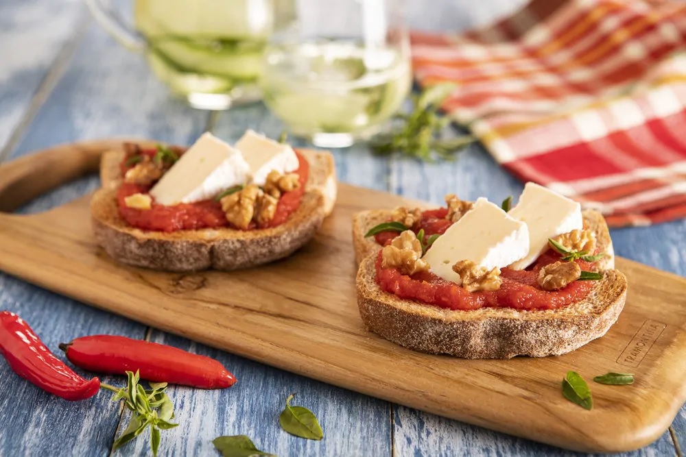 Toast de geleia caseira com queijo