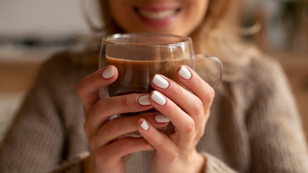 Aprenda a receita de chocolate quente low-carb