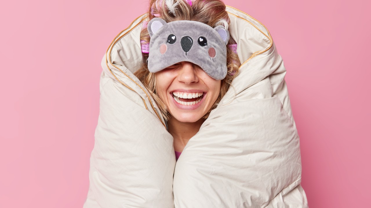 Conheça os benefícios de usar a máscara para dormir