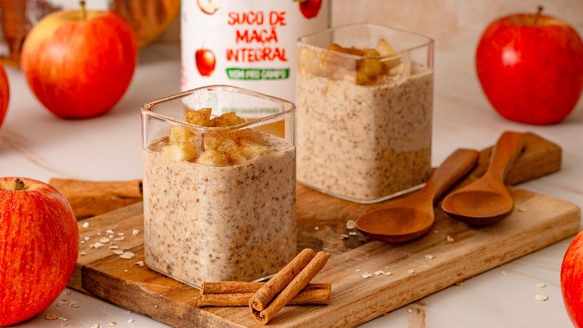 Aprenda a fazer overnight oats com suco de maçã