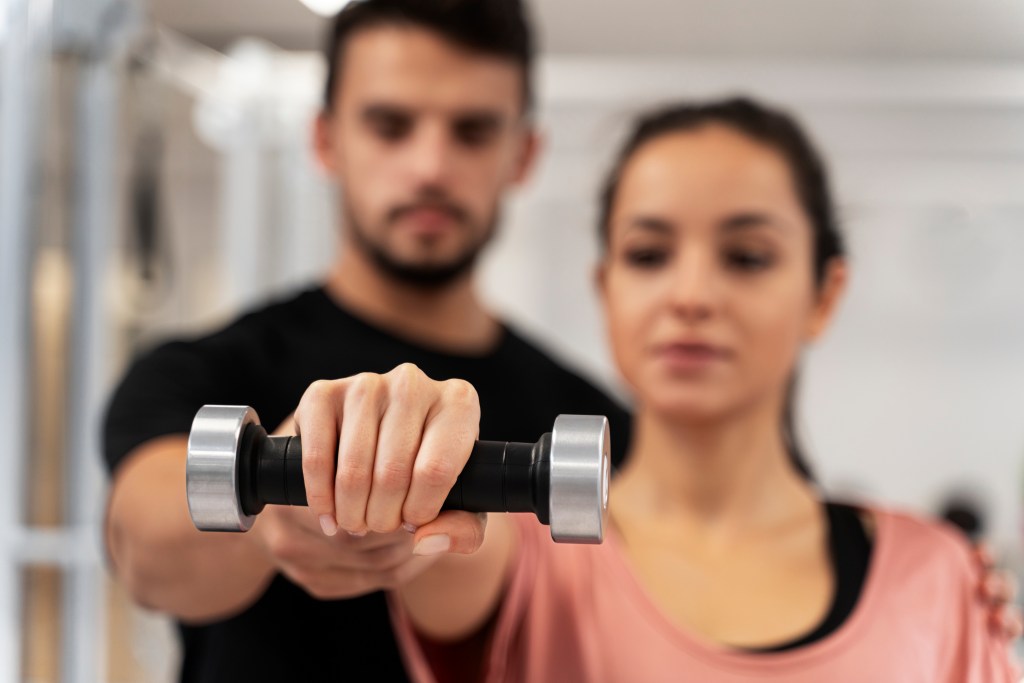 Como um personal trainer pode transformar sua experiência de treino: 5 razões essenciais